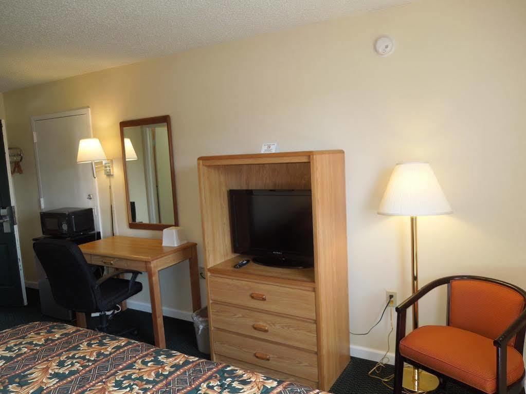 Knights Inn Bristol Levittown Dış mekan fotoğraf